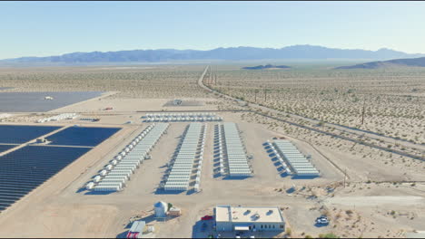 Aerial-view-of-the-Edwards-Sanborn-solar-and-energy-storage-project-in-Kern-County,-California,-the-largest-in-the-USA,-showcasing-advancements-in-solar-power-and-battery-storage-technology