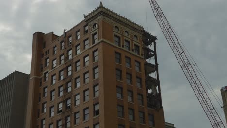 A-historic-high-rise-building-in-Youngstown,-Ohio,-undergoing-demolition