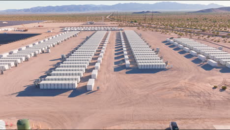 El-Proyecto-De-Almacenamiento-De-Energía-Y-Energía-Solar-Edwards-Sanborn-En-El-Condado-De-Kern,-California,-El-Más-Grande-De-Su-Tipo-En-Los-EE.-UU.,-Destaca-Los-Avances-En-Las-Tecnologías-De-Almacenamiento-De-Energía-Solar-Y-De-Baterías.