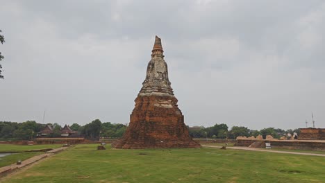 Ruinas-De-Wat-Chai-Watanaram-En-Ayutthaya,-Tailandia