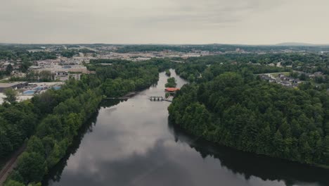 Barrage-Drummond---Drummond-Dam-On-Magog-River-Surrounded-By-Lush-Trees-In-Sherbrooke,-Quebec,-Canada