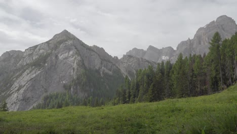 Blick-Auf-Den-Berg-Kasamutz---Casamuzza-In-Den-Dolomiten-Bei-Toblach---Dobiacco,-Südtirol,-Italien