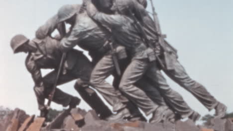 Visitor-Admire-the-US-Marine-Corps-Memorial-in-Washington-1950s