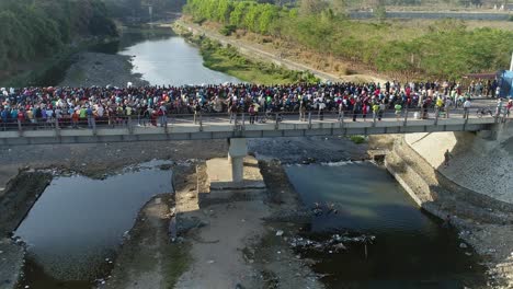 Crowd-of-People-crossing-border-on-bridge-between-Haiti-and-Dominican-Republic-in-summer-heat