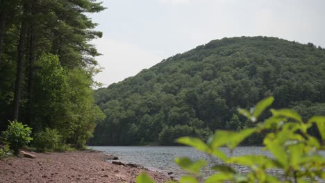 Lake-with-mountains-in-the-background