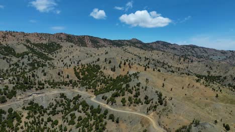 Impresionante-Vista-Aérea-De-Las-Hermosas-Montañas-De-Afganistán,-Que-Muestra-Su-Esplendor-Natural-Y-Su-Entorno-Tranquilo,-Naturaleza-Montañosa,-Naturaleza-Pacífica.