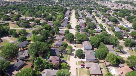 Imágenes-Aéreas-Del-Vecindario-De-Corinth,-Texas,-Volando-Sobre-Vistaview-Dr.