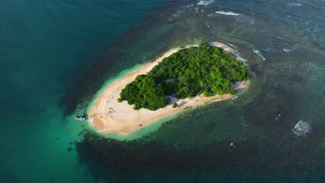 Offshore-Island-Of-Cayo-Pescadores-At-Morrocoy-National-Park-In-Agua-Salobre,-Falcón-Venezuela