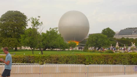 Ein-Blick-Auf-Den-Olympischen-Kessel-Bei-Den-Olympischen-Spielen-2024-In-Paris-Im-Tuileriengarten,-Paris,-Frankreich