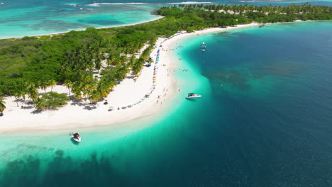 Scenic-View-Of-Cayo-Sombrero-Island-In-Morrocoy-National-Park,-Venezuela---Drone-Shot