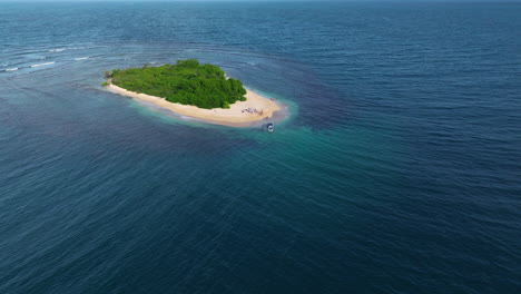 Die-Abgelegene-Fischerinsel-El-Cayo-Im-Nationalpark-Morrocoy-In-Venezuela