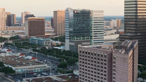 Vista-Aérea-Del-Distrito-Comercial-De-Post-Oak-Boulevard