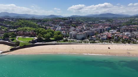 Hauptstrand-Von-San-Sebastian,-Spanien,-Drohne,-Luftaufnahme