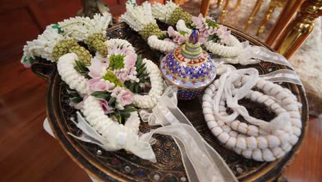 Beautiful-and-Neat-Thai-Flower-Garland,-Close-Up