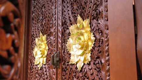 Elegante-Diseño-Exterior-De-Casa-Antigua-Tailandesa