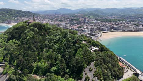 Urgull-Hill-San-Sebastian-Spanien-Drohne,-Luftaufnahme