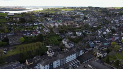 Drone-Shot,-Kinsale-Ireland-Cityscape,-Hillside-Buildings,-Homes-and-Streets