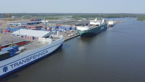 RoRo-Schiffe-Genca,-Finneco-1-Und-Seagard-Liegen-Nebeneinander-Im-Hafen