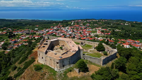 Frankish-Castle-And-Museum-Overlooking-The-Village-Of-Chlemoutsi-In-The-Peloponnese,-Southern-Greece