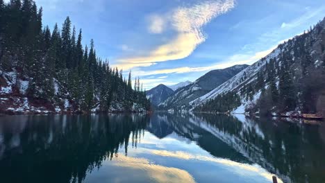 The-incredibly-turquoise,-clear-water-of-the-mountain-lake