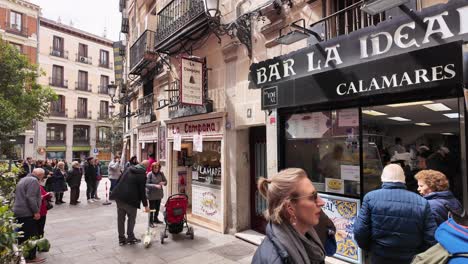 Madrid-Landschaft-In-Romantischen-Straße-Mit-Berühmten-Snack-Bars-Für-Essen