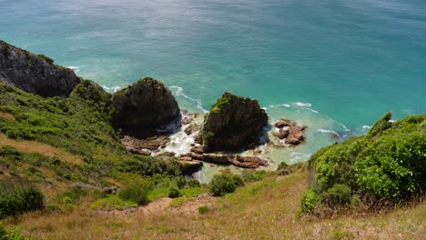 Beautiful-colored-clear-ocean-at-Nugget-Point-in-New-Zealand-during-summer-time