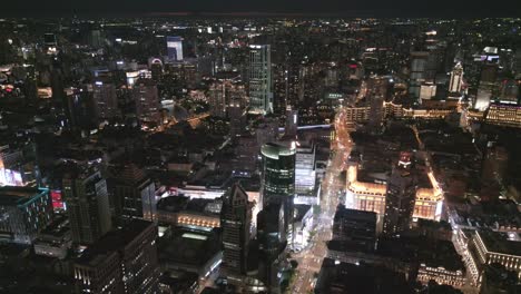 Vista-Aérea-Del-Centro-Comercial-De-Shanghai,-China,-En-El-Panorama-Nocturno