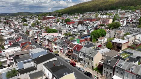 Row-of-houses-and-main-street-during-sunny-day-in-spring