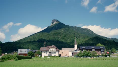 Kleines-Dorf-In-Österreich-Mit-Einem-Kleinen-Dorf-Vor