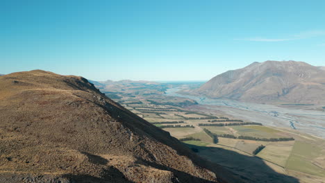 Peak-Hill-Mountain-Range-Near-Lake-Coleridge-In-Canterbury-New-Zealand-Drone-Pull-Back-Across-Ridge