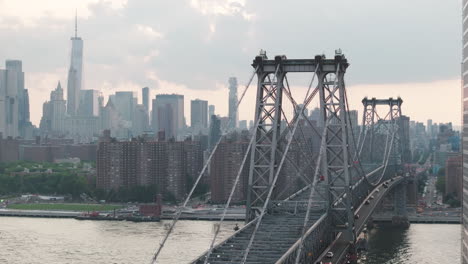 Vista-Aérea-Del-Bajo-Manhattan-En-Una-Tarde-Nublada