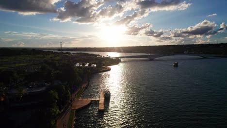 Puesta-De-Sol-En-El-Lago-Paranoá---Brasilia