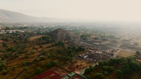 Early-morning-scenic-panoramic-view-of-the-Pyramid-of-the-Moon,-Teotihuacan,-Mexico