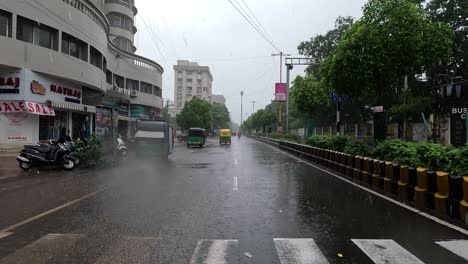 Está-Lloviendo-Por-La-Tarde-Pero-El-Clima-Parece-Que-Será-Una-Noche.