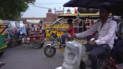 Famous-tourist-destination-Red-Fort-busy-road-in-Chandni-Chowk,-North-Delhi-Police-barricades