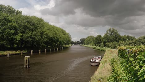 A-View-Of-Buiksloterkanaal-During-Cloudy-Day-In-North-Holland,-Amsterdam,-Netherlands