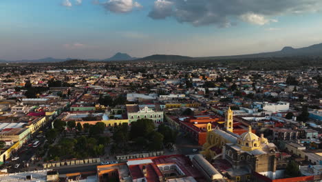 AERIAL:-Parque-Juarez-and-cityscape-of-Huamantla,-sunny-evening-in-Mexico