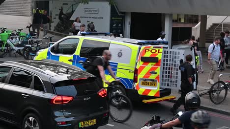 Police-bringing-in-a-van,-London,-United-Kingdom