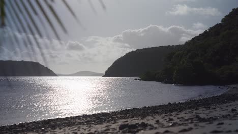 Tarde-En-Una-Playa-De-Una-Isla-Remota-En-La-Zona-Tropical-De-Australia