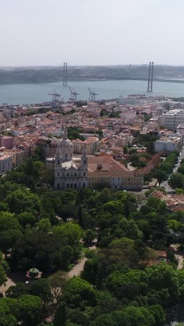 Vista-Aérea-De-La-Ciudad-De-Lisboa,-Portugal,-Vídeo-Vertical