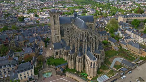 Cathedral-of-Saint-Julian-at-Le-Mans-in-France