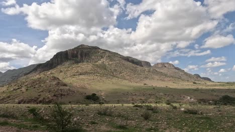 Desiertos-Mexicanos-Con-Luz-Amarilla-Que-Significa-Nube-Y-Vida