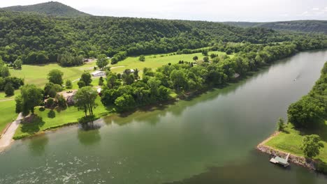 Summer-Scenery-at-the-White-river-in-Arkansas