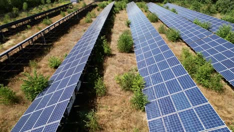 Vista-Aérea-De-La-Granja-De-Paneles-Solares.