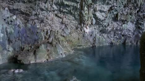 Cueva-de-Saturno,-cenote-cave-with-underground-lake-in-Cuba