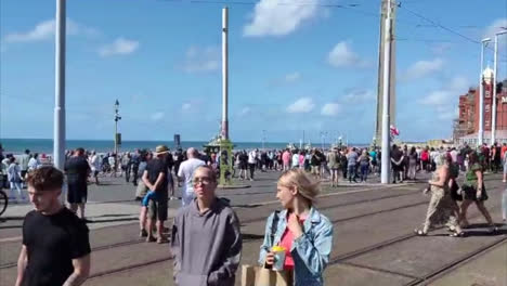 Demonstranten-In-Blackpool-Beginnen-Einen-Aufstand-Demonstranten-Extreme-Gewalt