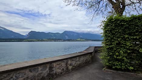 Static-shot-of-peaceful-lake-Thun-in-Switzerland-with-mountains-in-background