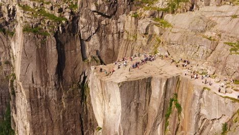 Pulpit-Rock-or-Preikestolen,-Popular-Hiking-Destination,-Norway