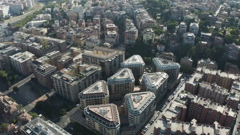 Vista-Aérea-De-Edificios-Geométricos-Triangulares-Y-Rectangulares,-Barrio-De-Trastevere,-Roma,-Italia