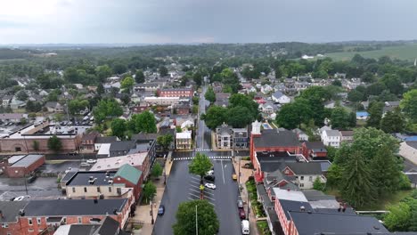 Sommergewitter-über-Malerischer-Kleinstadt-In-Den-USA